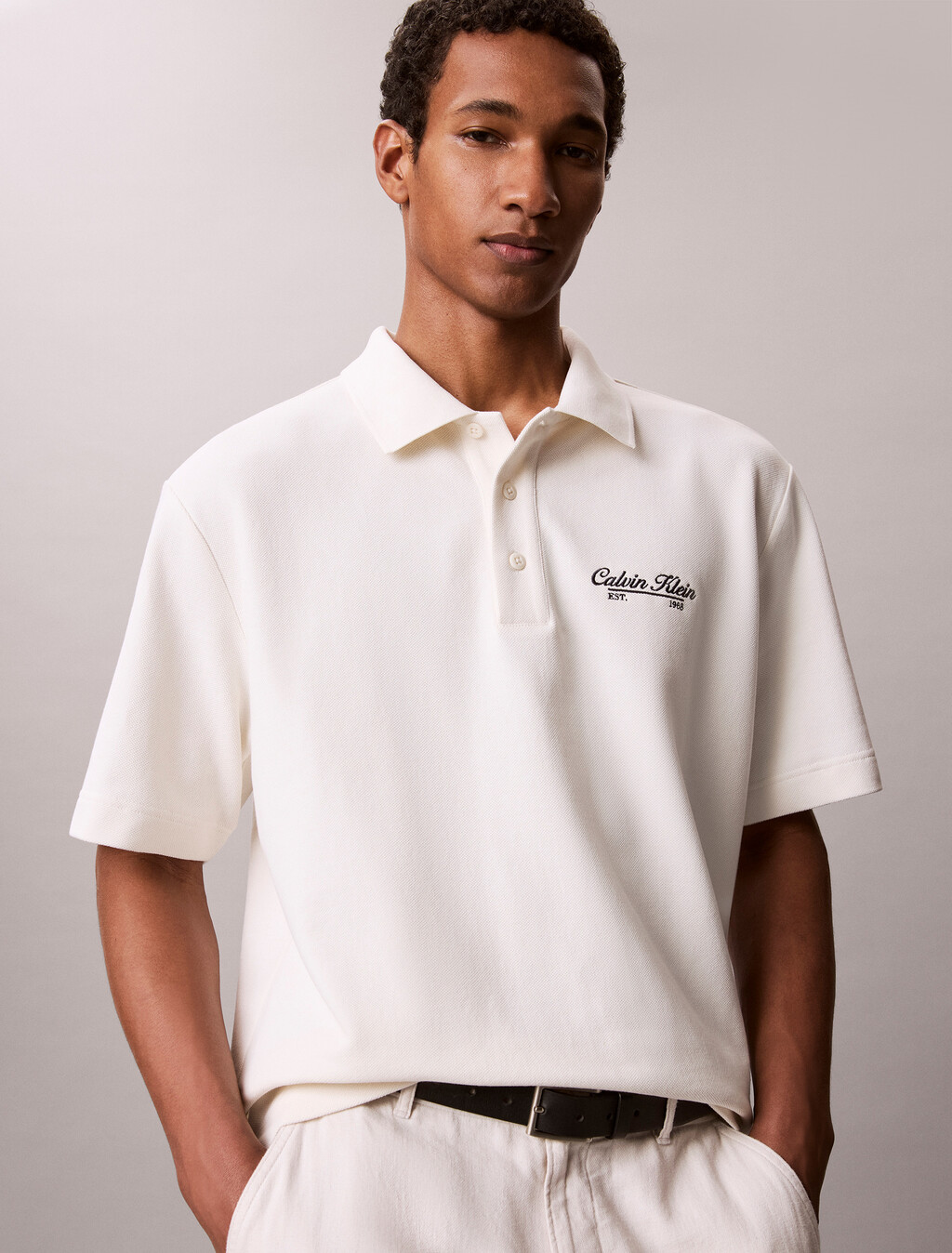 Buy 이지 아플리케 피케 폴로 티 in color TOFU