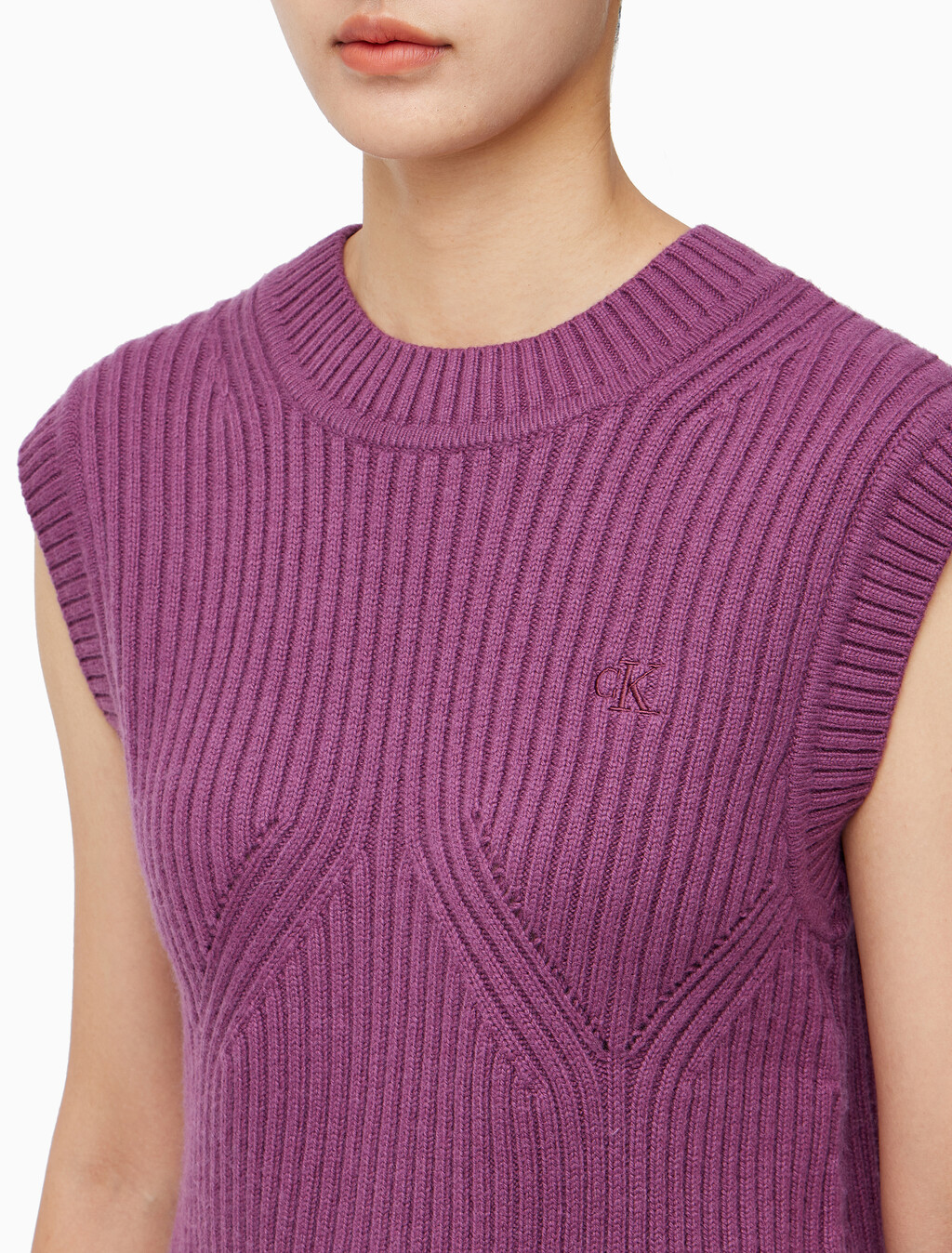Buy 여성 캐시미어 백 디테일 탱크 in color AMARANTH 