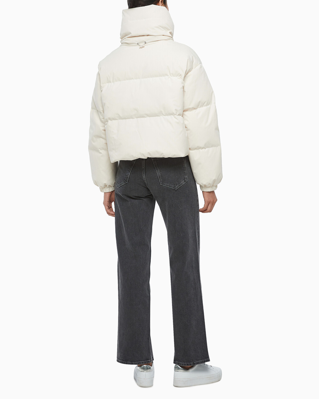Buy 여성 볼륨 넥 크롭 다운 푸퍼 in color WHITE