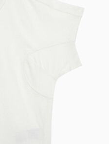 Buy 여성 슬림핏 숏 슬리브 티셔츠 in color WHITE