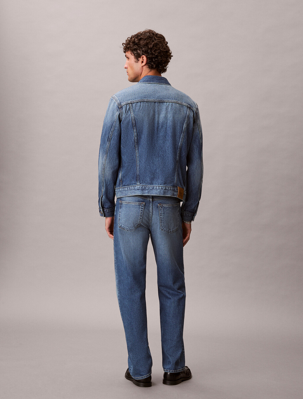 Buy 90S 스트레이트핏 진 in color Mid blue