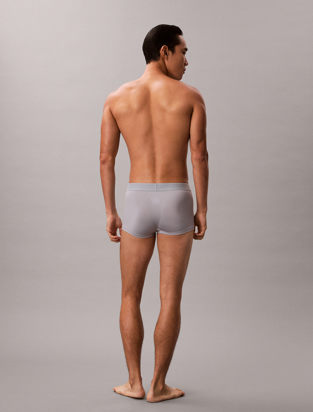 Buy 남성 CK 그래픽 마이크로 로우 라이즈 트렁크 in color GREY