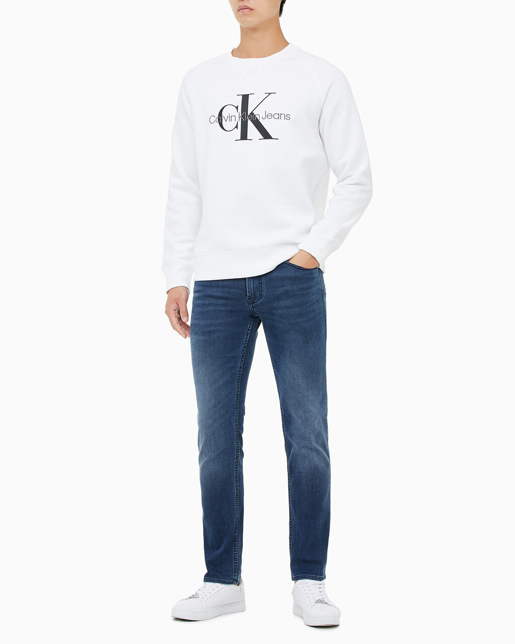 Buy 남성 레귤러핏 모노그램 로고 기모 스웨트셔츠 in color BRIGHT WHITE