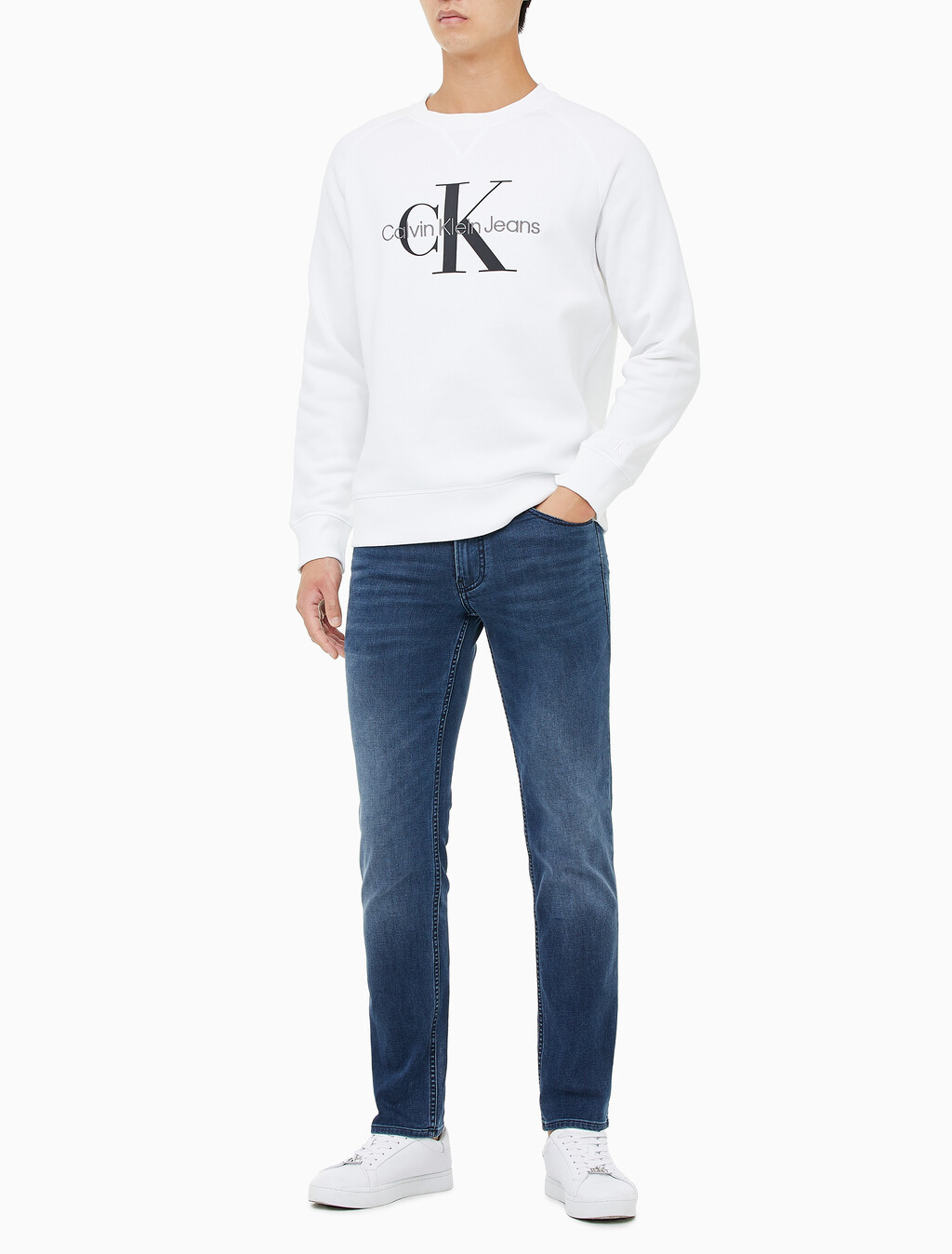 Buy 남성 레귤러핏 모노그램 로고 기모 스웨트셔츠 in color BRIGHT WHITE