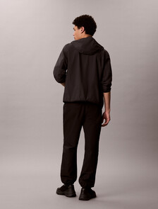 Buy 코튼/ 나일론 파라슈트 팬츠 in color BLACK