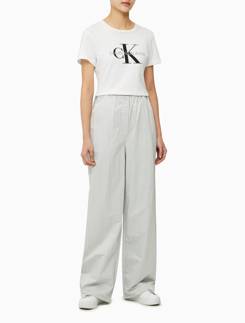 Buy 여성 소프트 크링클 파라슈트 팬츠 in color WHITE