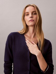 Buy 여성 우븐라벨 케이블 가디건 in color Evening Blue