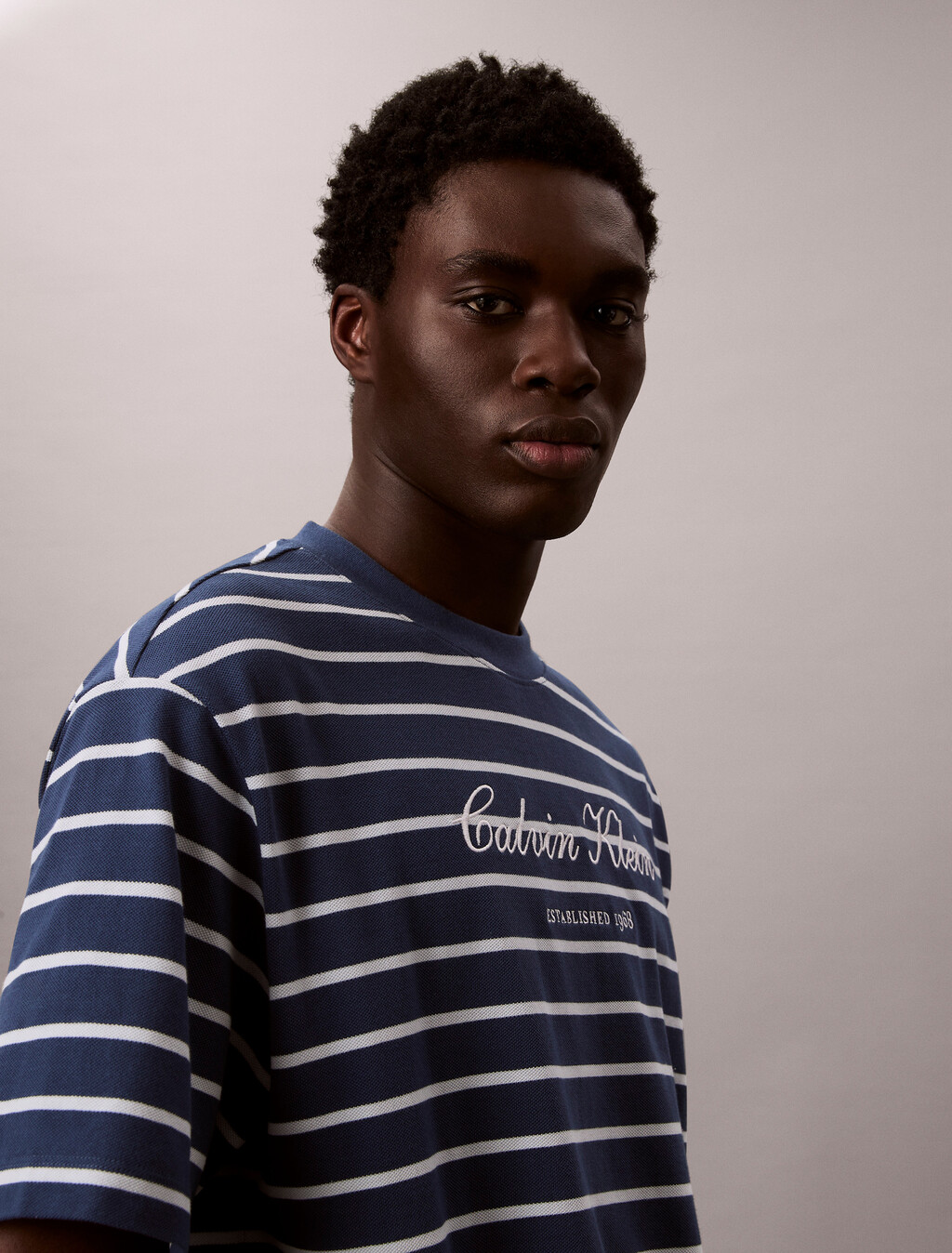 Buy 스트라이프 피케 캘빈 NYC 티 in color Dark Blue