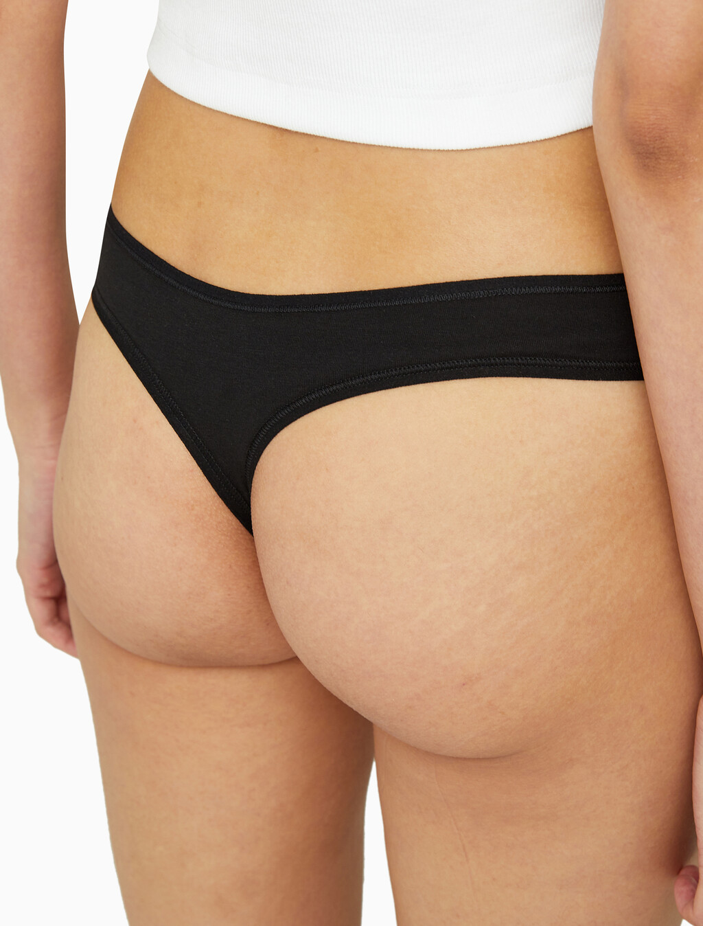 Buy 여성 CK 아이디얼 코튼 로우라이즈 T팬티 in color BLACK