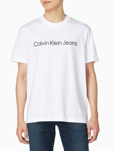 Buy 남성 레귤러핏 인스티튜셔널 로고 반팔 티셔츠 in color BRILLIANT WHITE