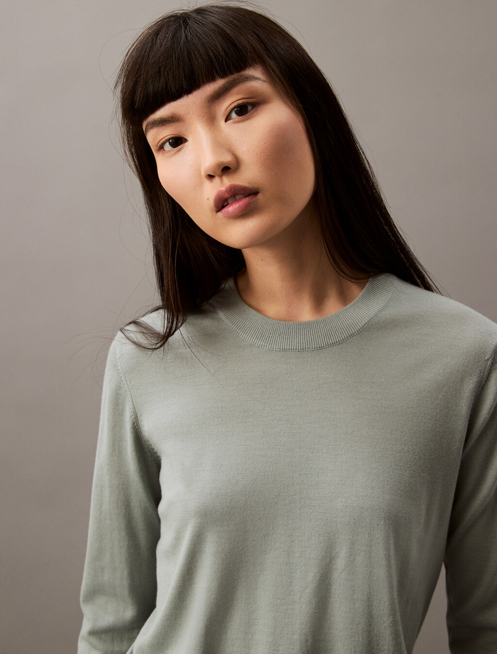 Buy 여성 롱슬리브 테크 메리노 울 크루넥 스웨터 in color KHAKI GREY