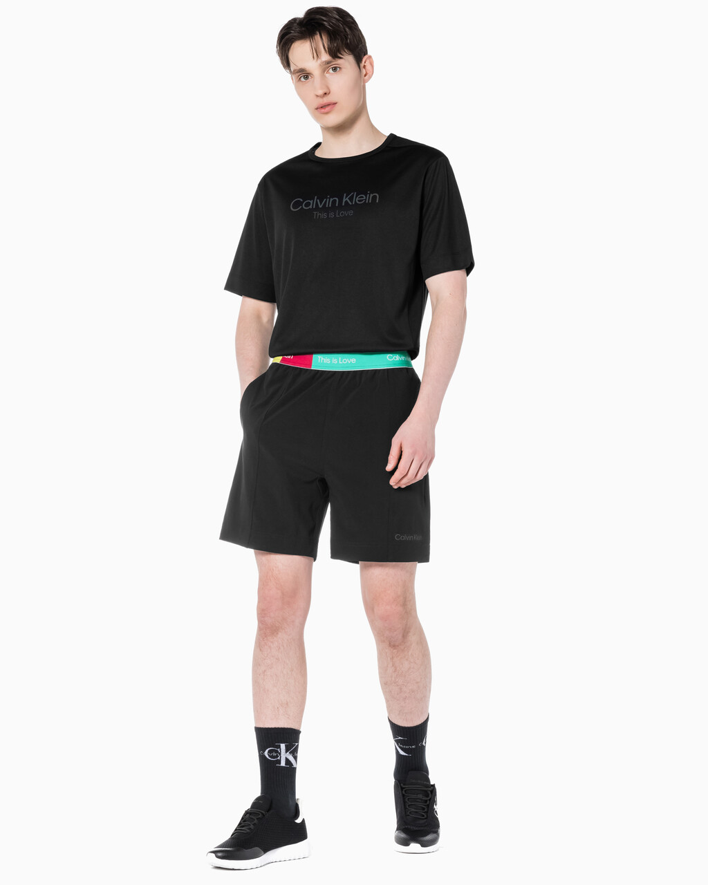 Buy 남성 레귤러 핏 프라이드 하이 스트레치 우븐 쇼츠 in color BLACK