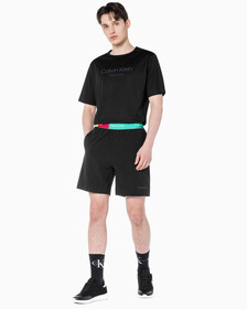 Buy 남성 레귤러 핏 프라이드 하이 스트레치 우븐 쇼츠 in color BLACK