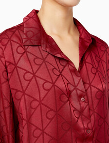 Buy 여성 샤인 새틴 자카드 AOP 셔츠 in color Red