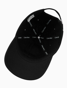 Buy 남녀공용 CKJ 뉴 타이틀케이스 로고 볼캡 in color BLACK
