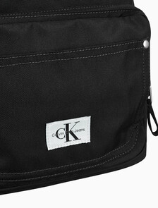 Buy 남성 CKJ 스포츠 에센셜 백팩 in color BLACK
