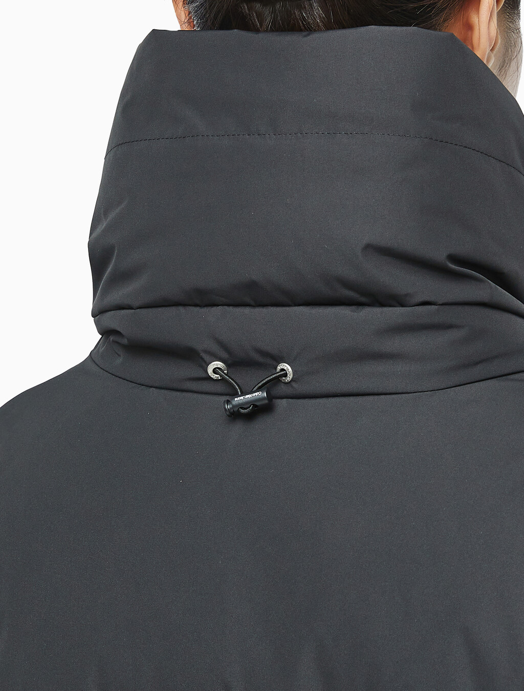 Buy 여성 볼륨 넥 크롭 다운 푸퍼 in color CK BLACK