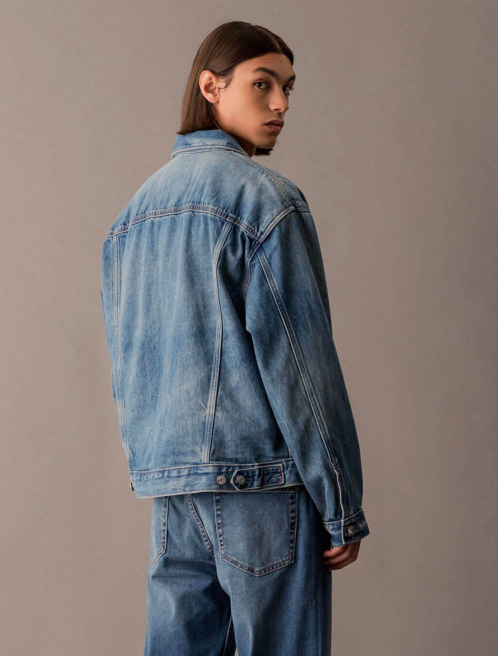 Buy 남성 90's 오로라 블루 데님 자켓 in color BLUE