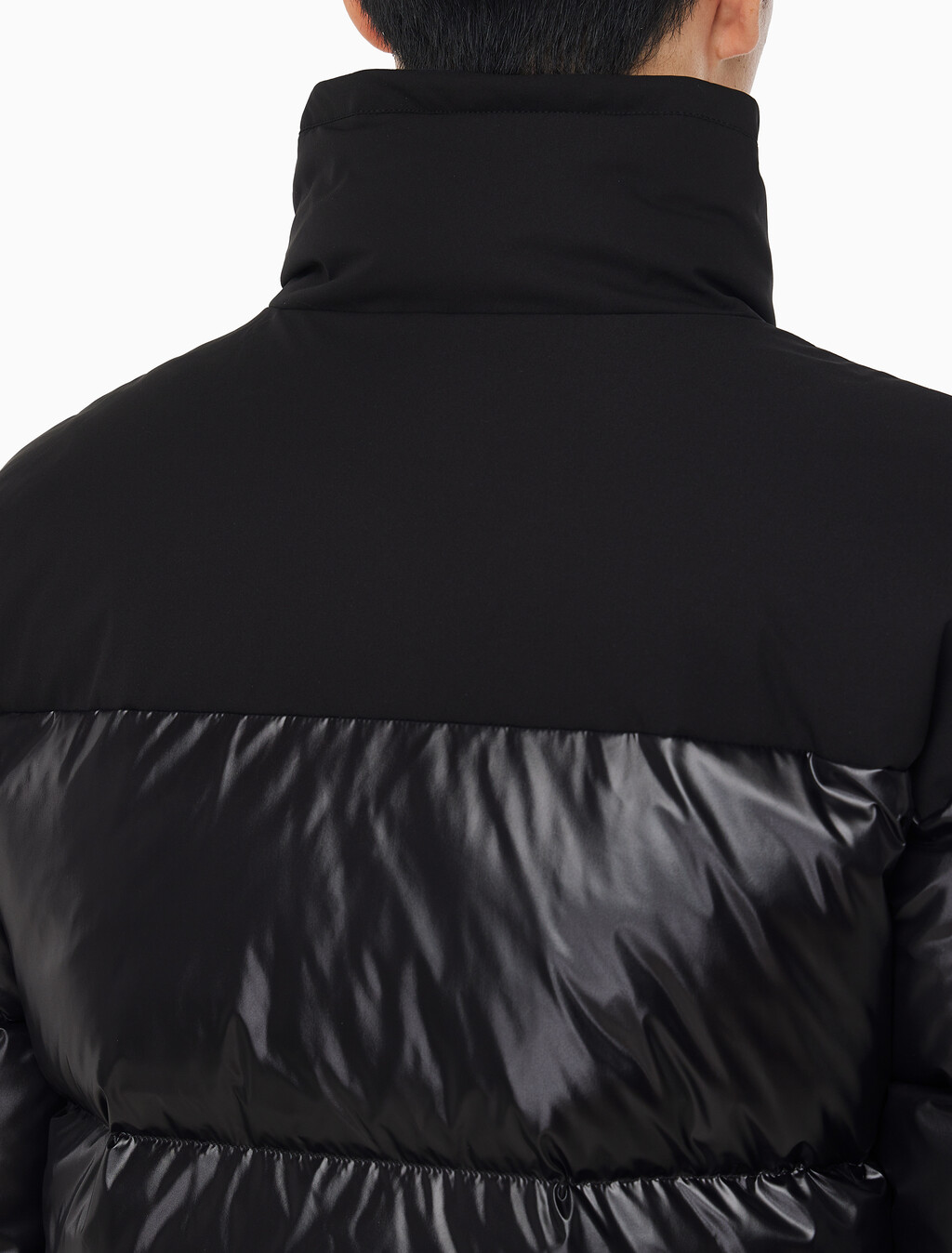 Buy 남녀공용 릴렉스핏 숏 블로킹 다운 푸퍼 in color BLACK