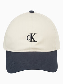 Buy 남녀공용 CKJ 스몰 모노그램 로고 컬러블락 볼캡 in color CHARCOAL
