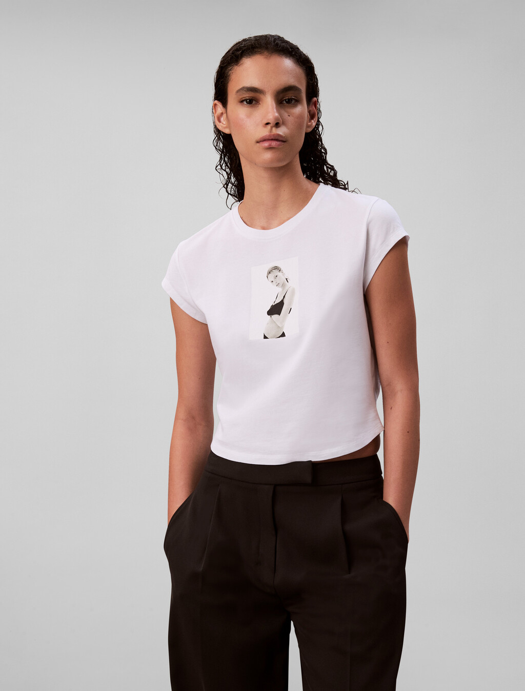Buy 클래식 케이트 모스 S/S 베이비 티셔츠 in color BRILLIANT WHITE