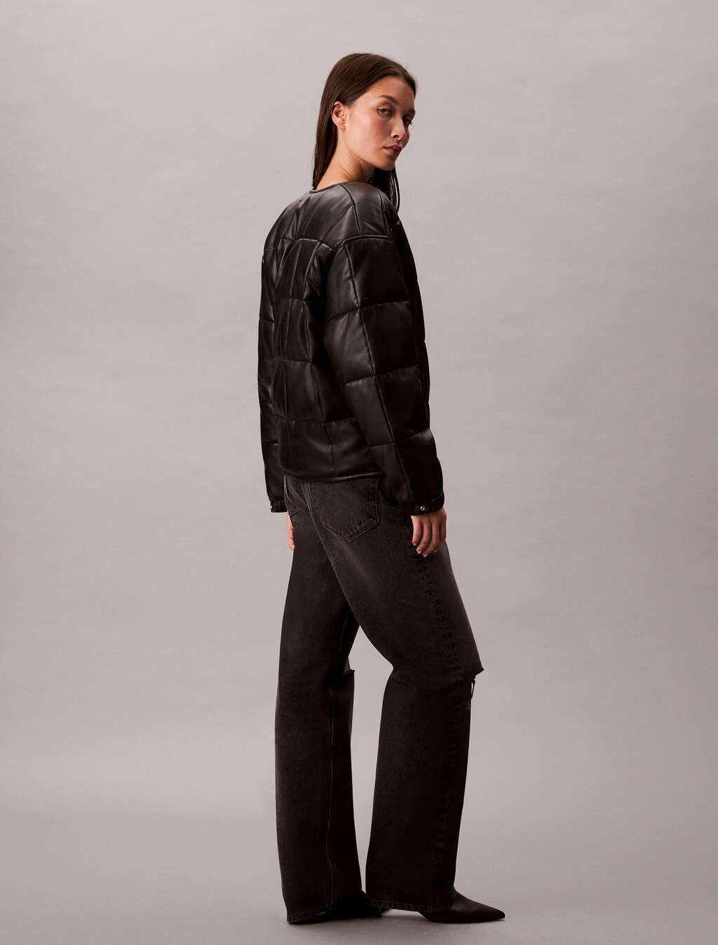 Buy 여성 폭스 레더 퀼팅 자켓 in color BLACK