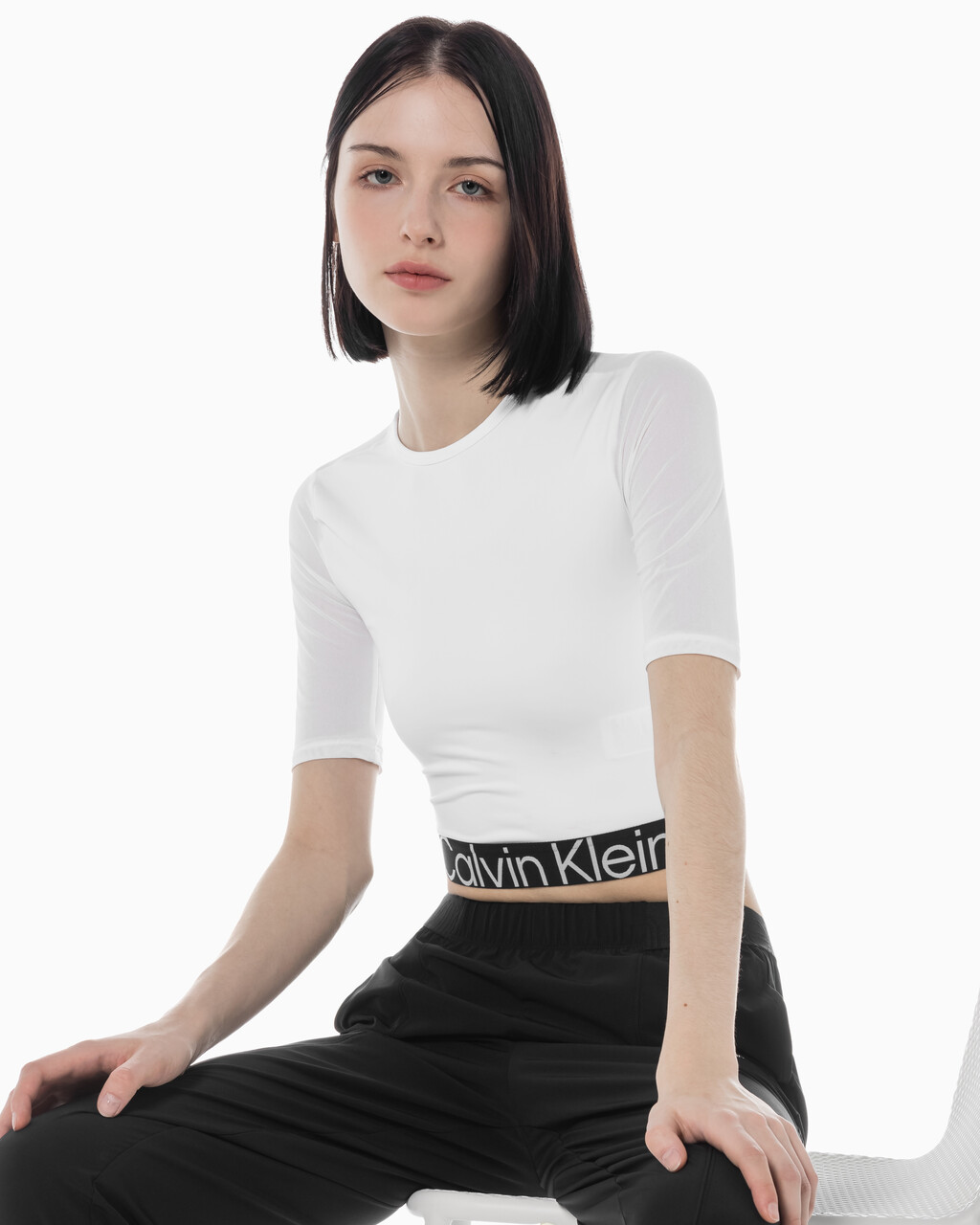 Buy 여성 레귤러 핏 스트레치 기능성 크롭 반팔 티셔츠 in color BRIGHT WHITE