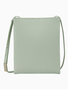 Buy 여성 크로스바디 페이퍼 레더백 in color GREEN