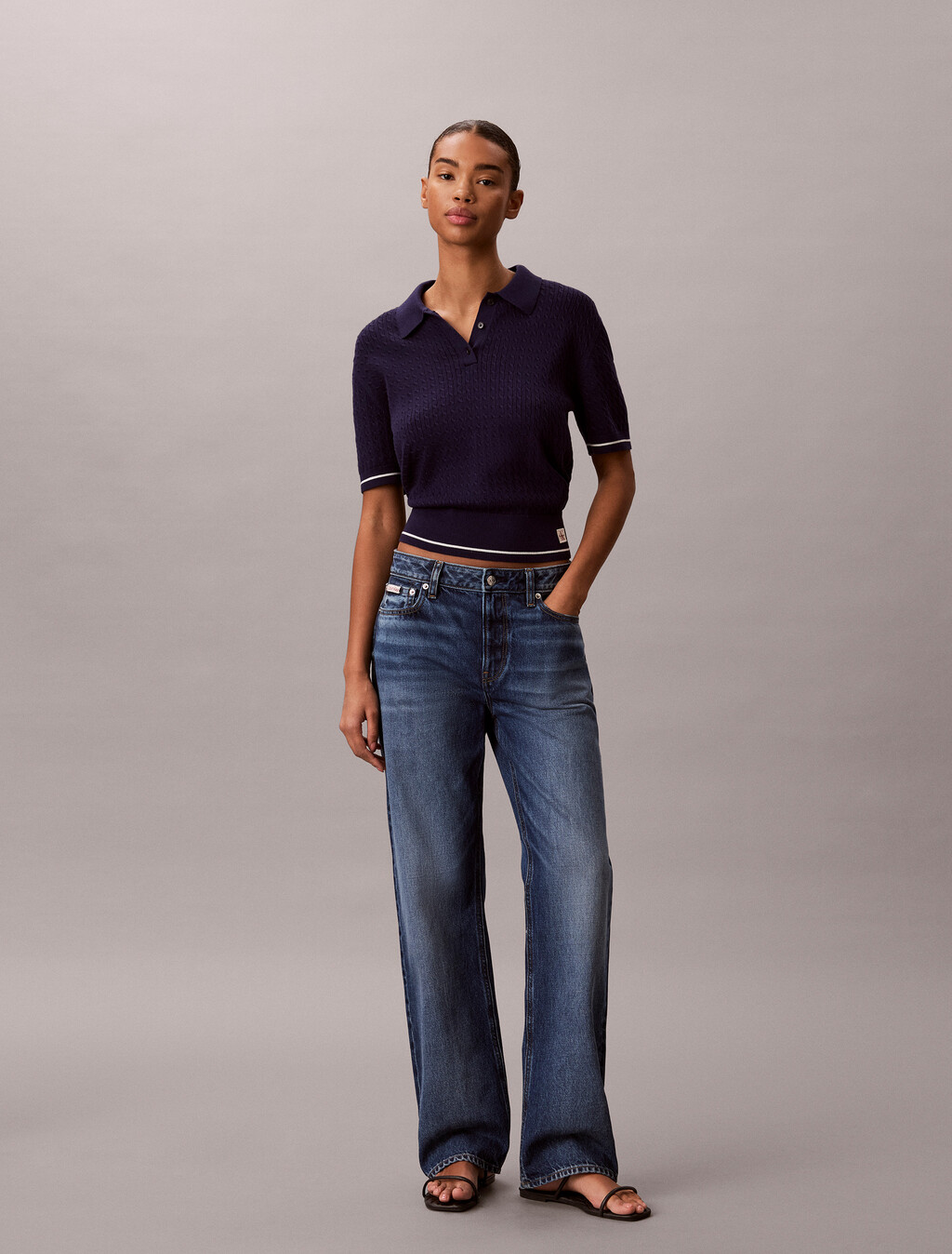 Buy 여성 우븐라벨 크롭드 케이블 스웨터 in color Evening Blue