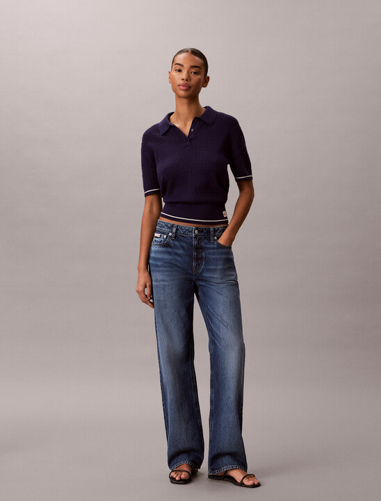 여성 우븐라벨 크롭드 케이블 스웨터