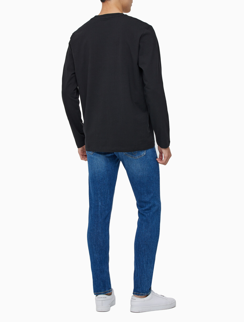 Buy 남성 레귤러핏 인스티튜셔널 긴팔 티셔츠 in color CK BLACK
