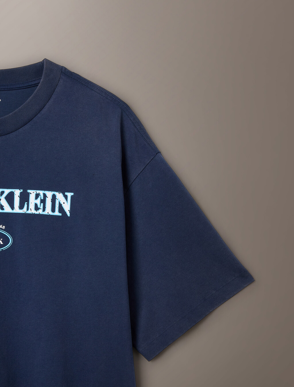 Buy 애시드 워시 그래픽 티 in color Navy