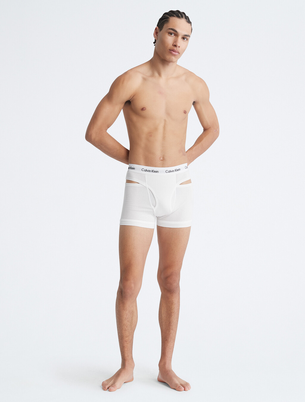 Buy 남성 코튼 스트레치 디컨스트럭티드 드로즈 in color WHITE