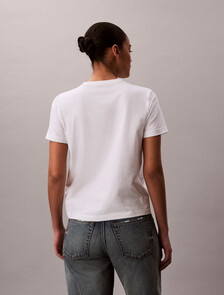 Buy 여성 우븐라벨 클래식 핏 티 in color BRIGHT WHITE