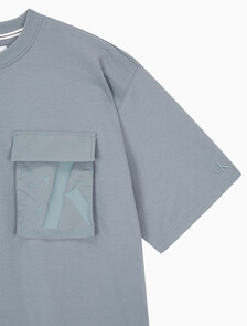Buy 남성 오버사이즈 우븐 포켓 반팔 스웻셔츠 in color OVERCAST GREY