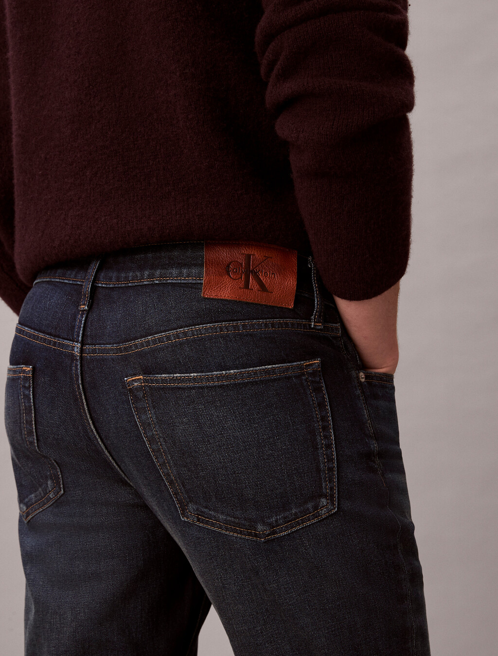 Buy 남성 슬림핏 바인 스트리트 데님 in color Dark blue