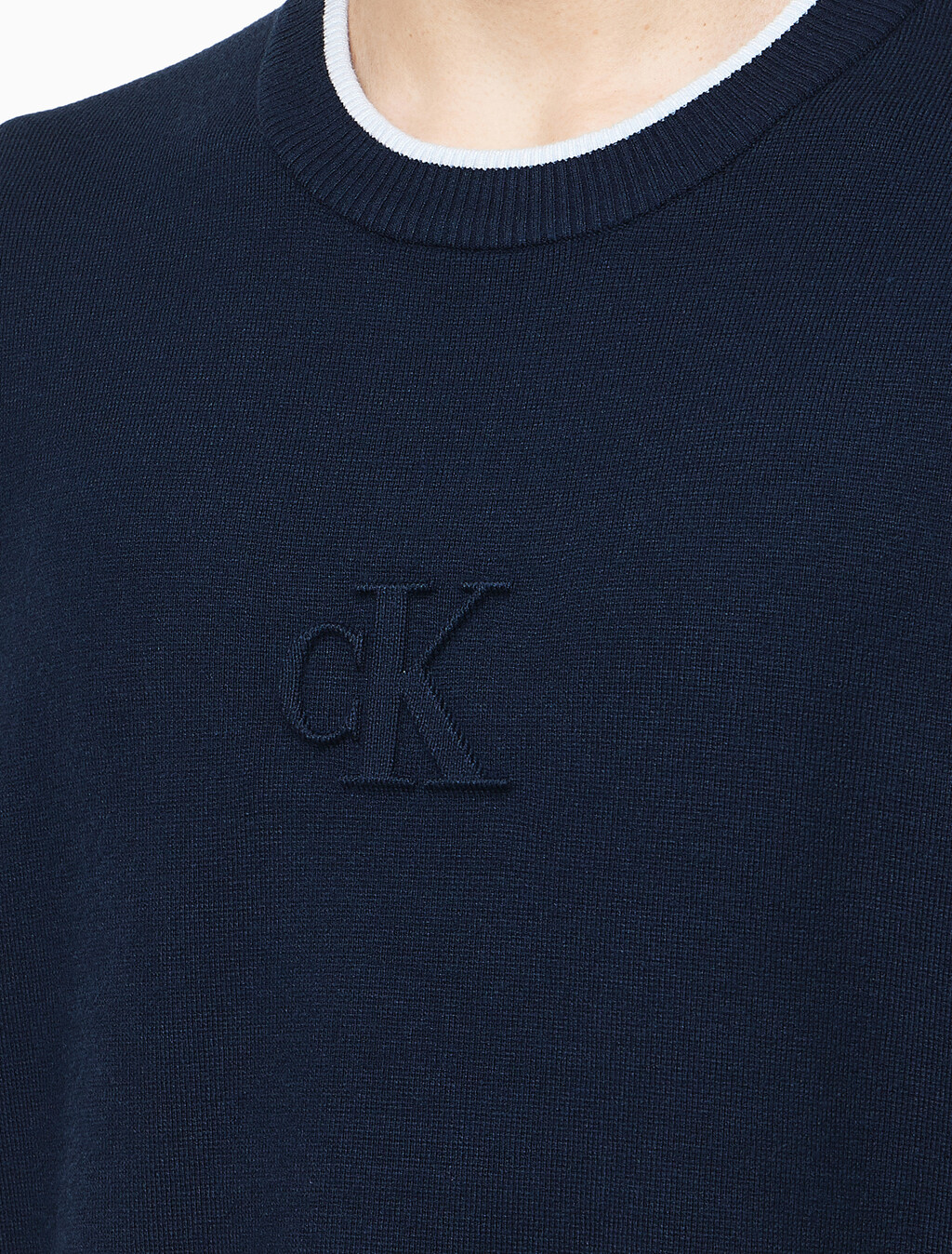 Buy 남성 엠보스드 로고 크루넥 스웨터 in color DARK SAPPHIRE