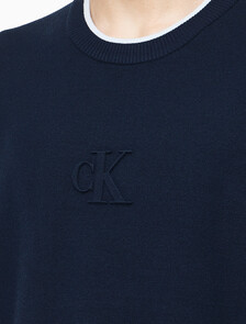 Buy 남성 엠보스드 로고 크루넥 스웨터 in color DARK SAPPHIRE