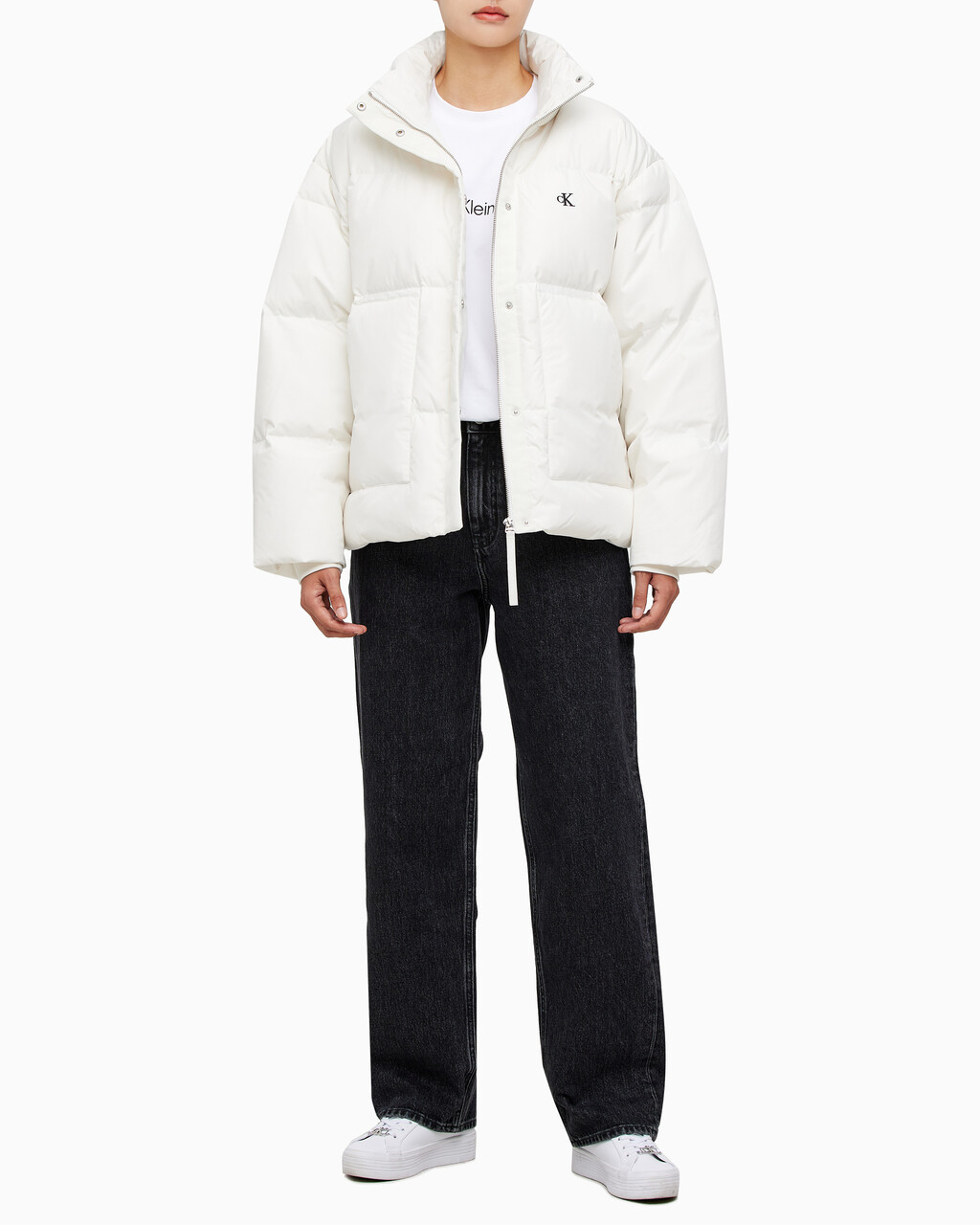 Buy 여성 숏 렝스 스탠드 카라 푸퍼 다운 재킷 in color WHITE