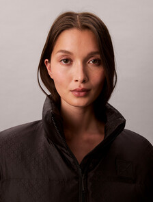 Buy 여성 AOP 로고 자카드 다운 자켓 in color BLACK