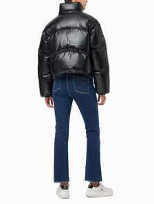 Buy 여성 크롭 글로시 커브드 퀼팅 다운 푸퍼 in color CK BLACK