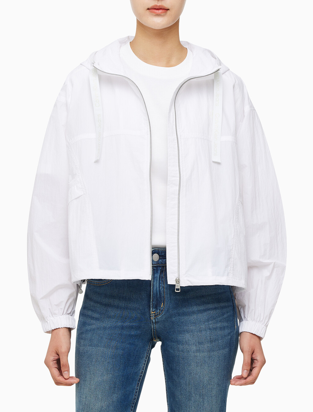Buy 여성 패커블 윈드 브레이커 in color BRIGHT WHITE