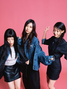 Buy 여성 90'S 히어로 트러커 자켓 in color DARK BLUE