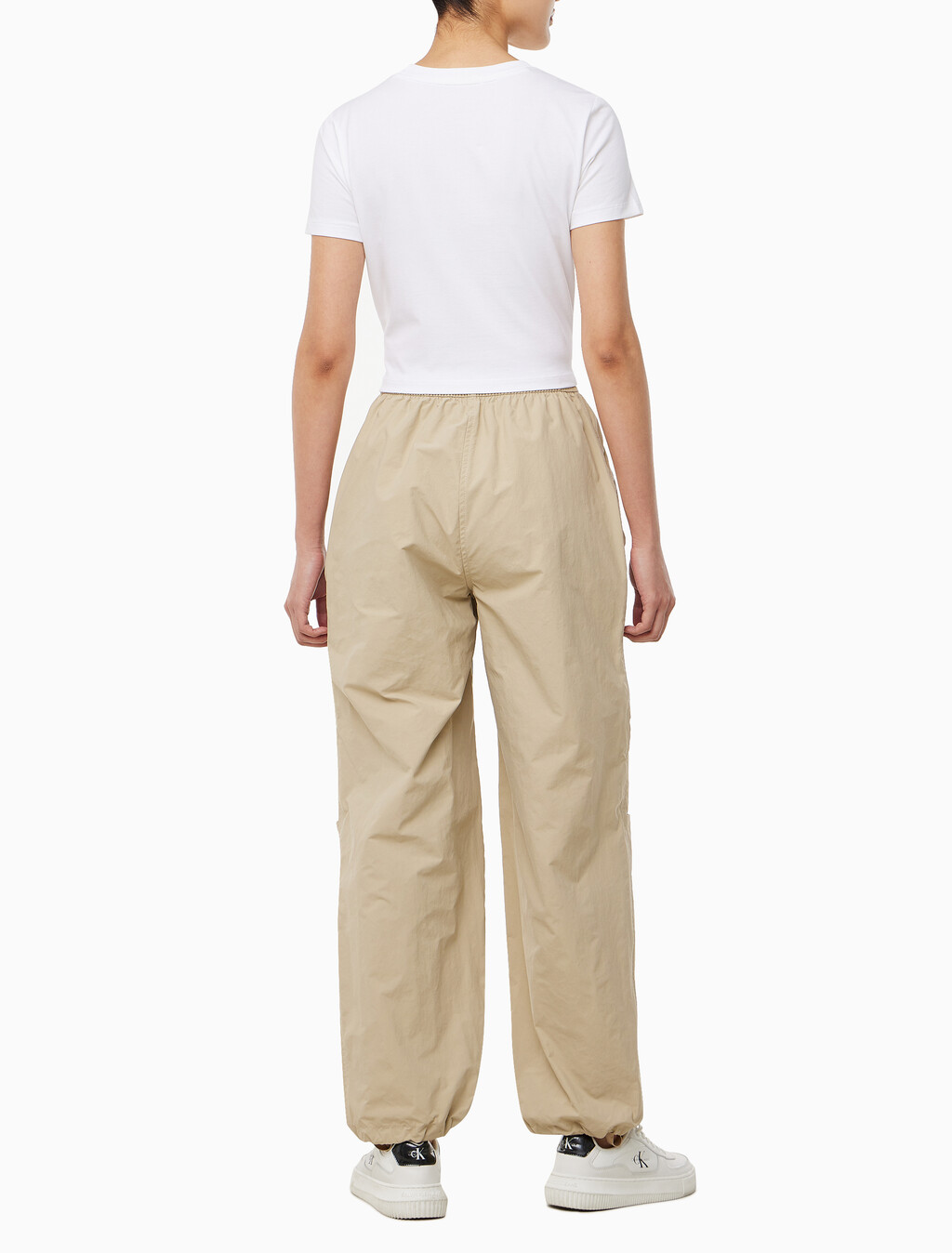 Buy 여성 크링클 나일론 파라슈트 팬츠 in color WHITE PEPPER