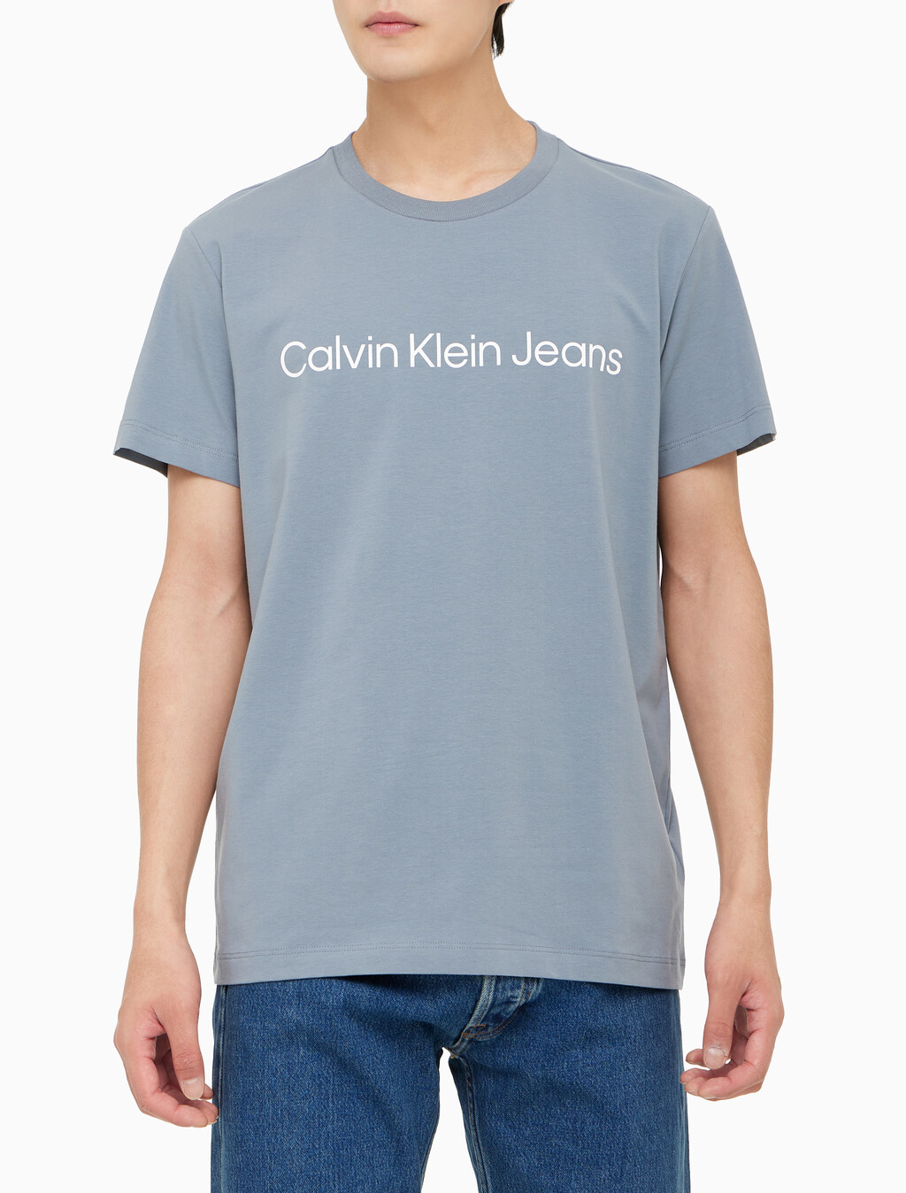 Buy 남성 레귤러핏 인스티튜셔널 로고 스트레치 반팔 티셔츠  in color OVERCAST GREY