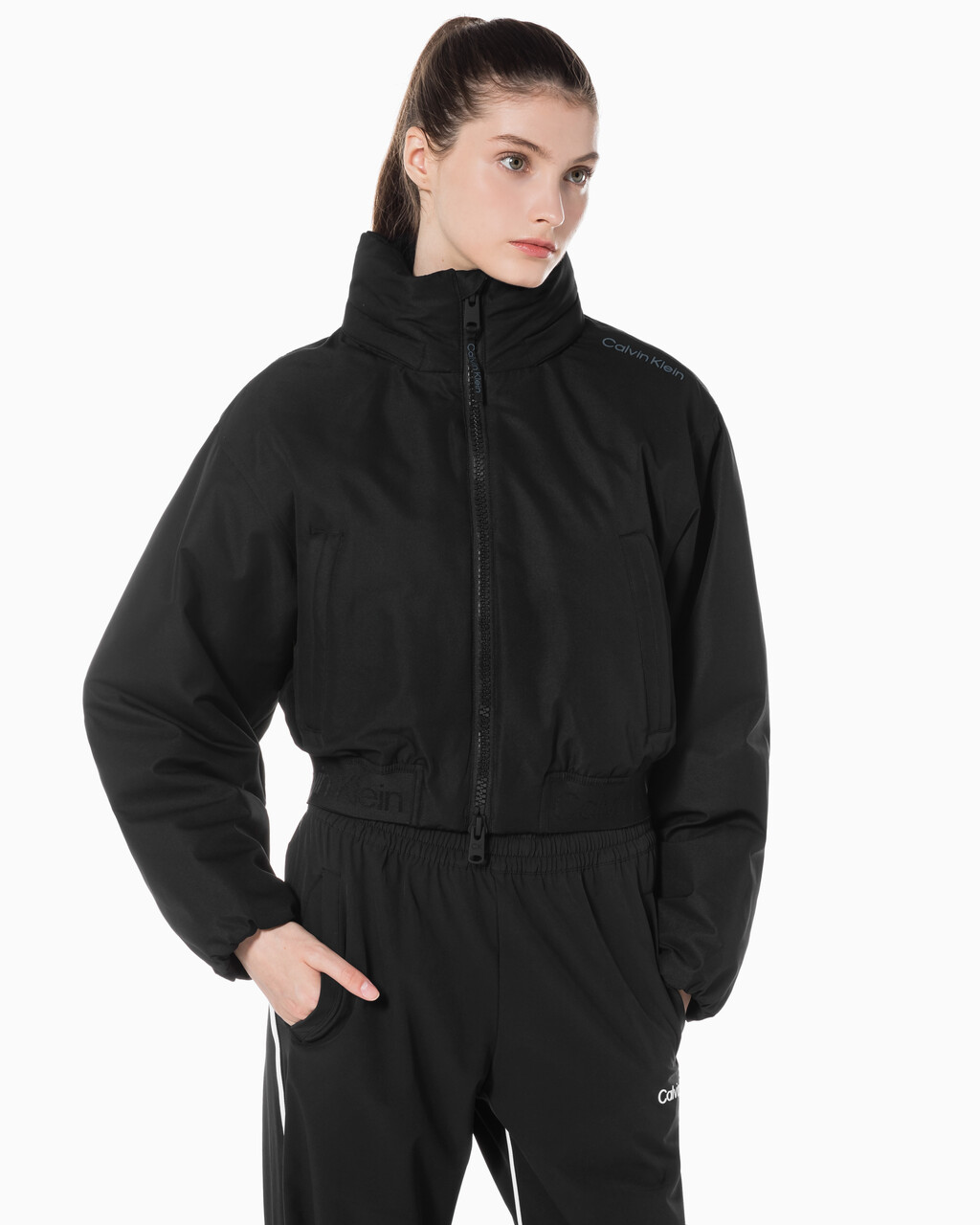 Buy 여성 크롭 패디드 재킷 in color BLACK