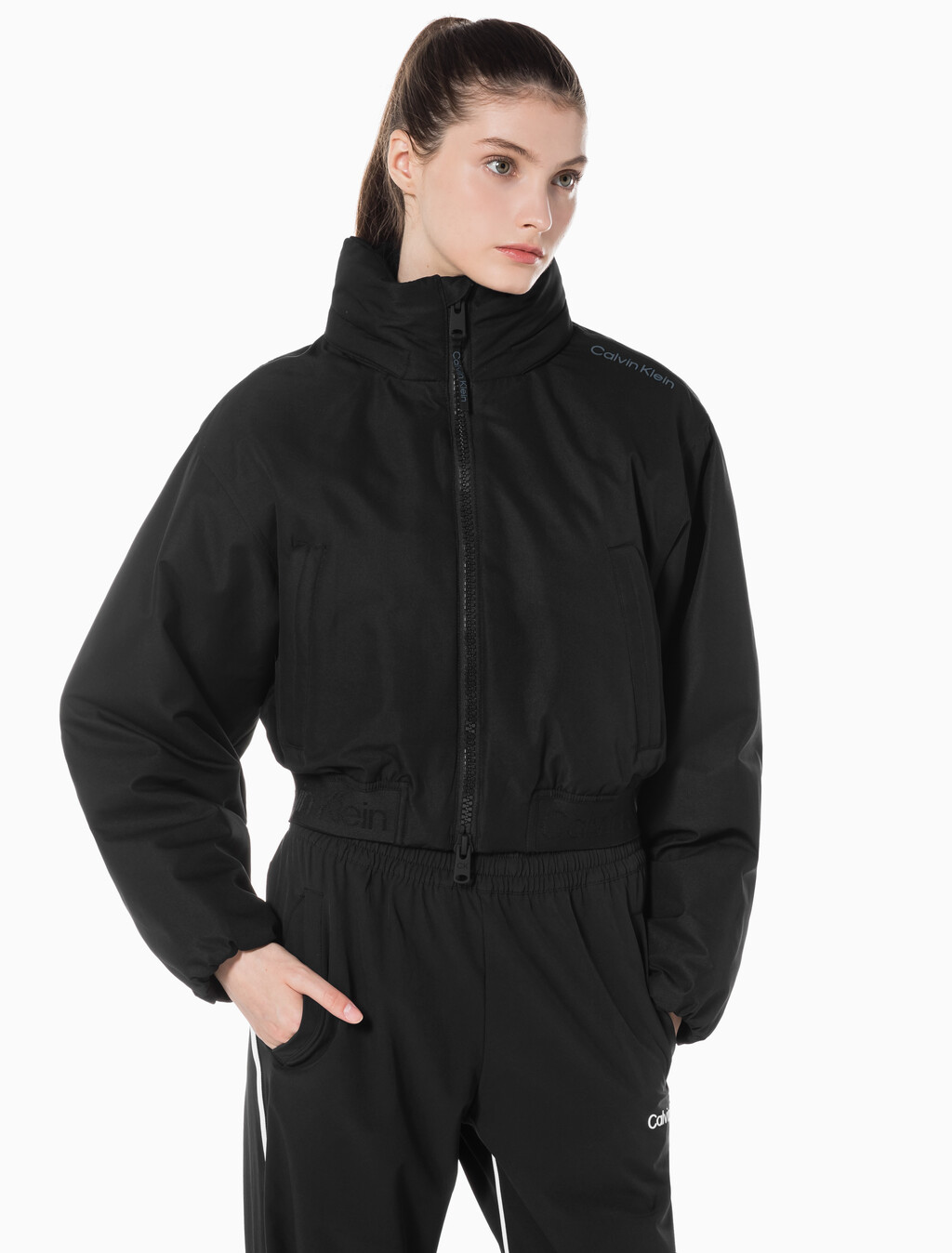 Buy 여성 크롭 패디드 재킷 in color BLACK