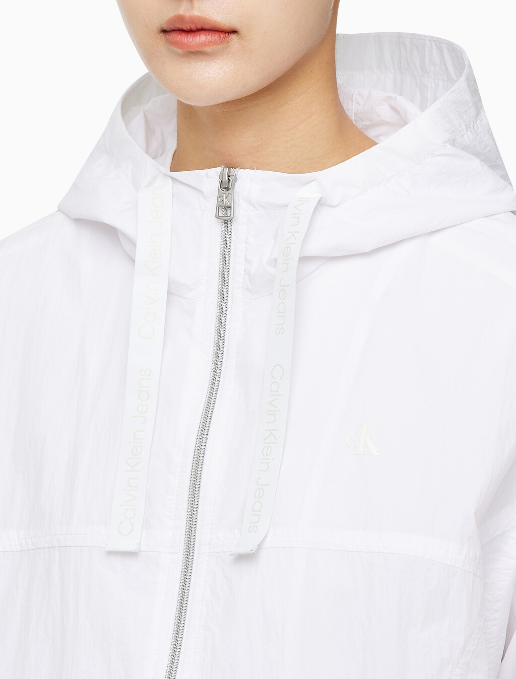 Buy 여성 패커블 윈드 브레이커 in color BRIGHT WHITE