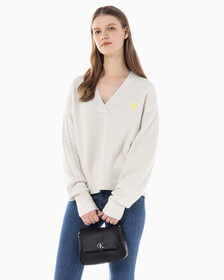 Buy 여성 케이블 인터레스트 브이넥 풀오버 울 스웨터 in color BLUR FLORAL_BLACK