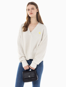 Buy 여성 케이블 인터레스트 브이넥 풀오버 울 스웨터 in color BLUR FLORAL_BLACK